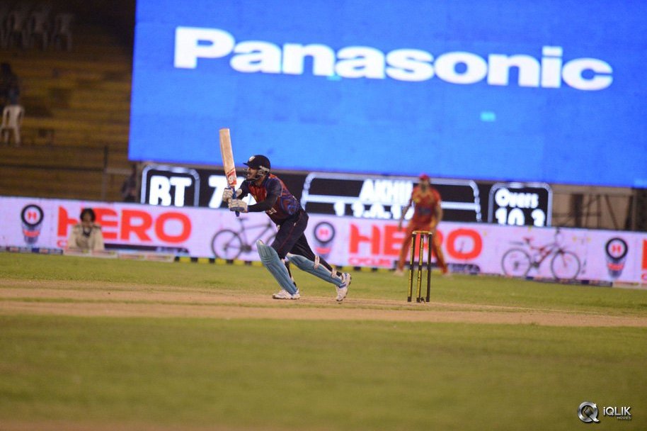 CCL-5-Telugu-Warriors-vs-Bengal-Tigers-Match-Photos